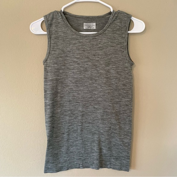 Athleta Renew Seamless Ribbed Gray Athletic Sport Tank Top Sleeveless Shirt - Picture 2 of 4